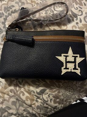 Dooney & Bourke Navy Leather Wristlet with Cream Star H Patch